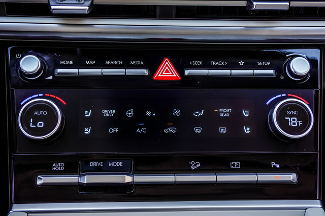 Certified 2025 Hyundai Santa Fe Calligraphy FWD image 18