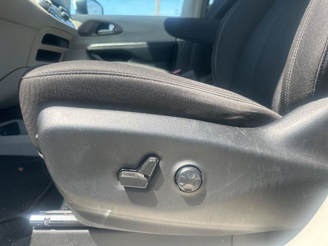 Used 2022 Chrysler Voyager LX FWD image 33