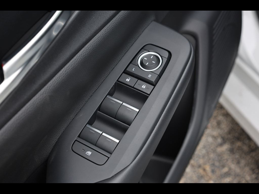 New 2026 Toyota Prius Plug-In Hybrid FWD image 24
