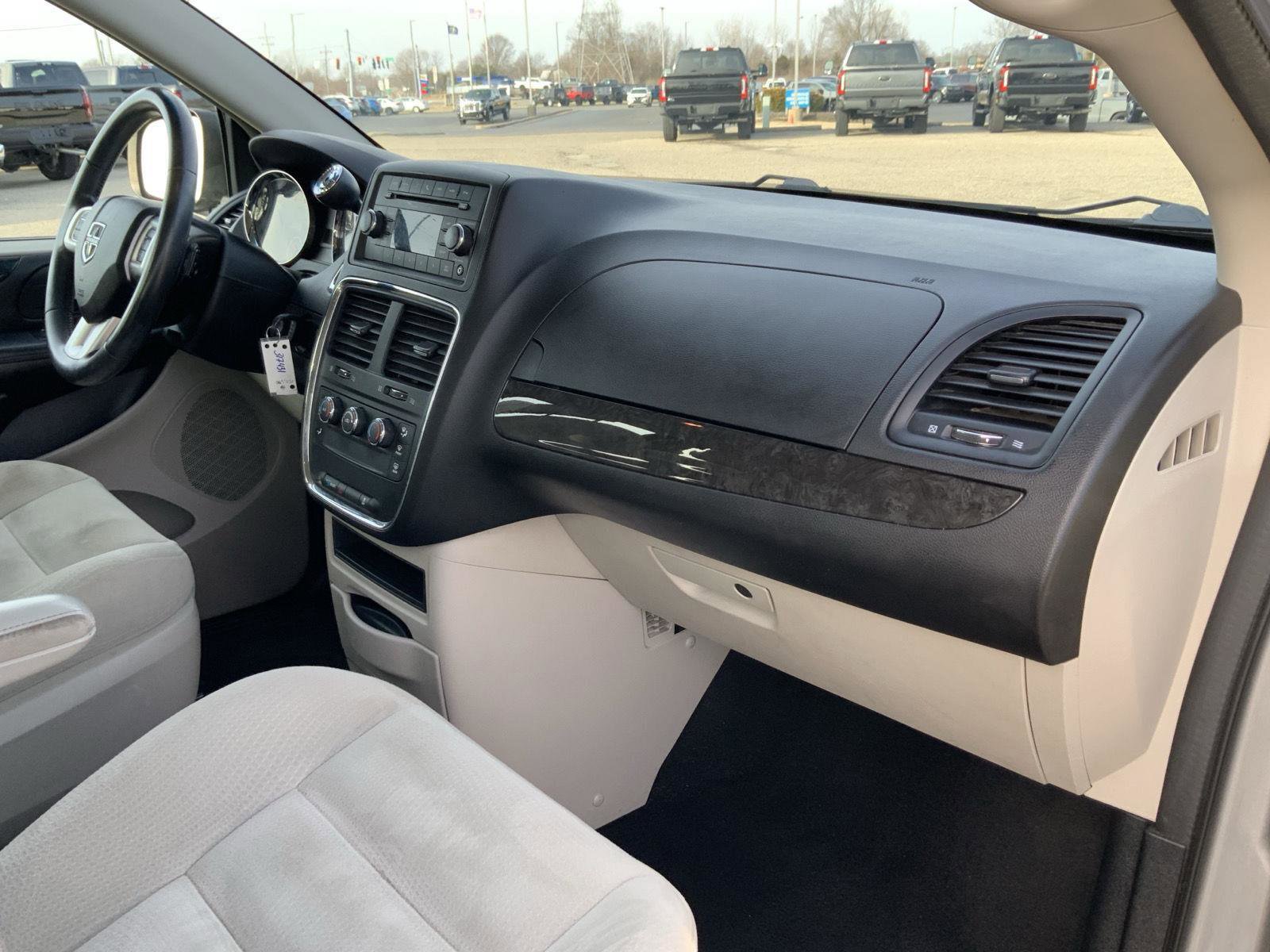 Used 2015 Dodge Grand Caravan American Value Package w/ UConnect Hands-Free Group image 44