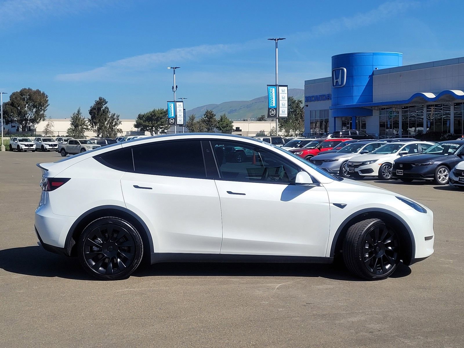 Used 2025 Tesla Model Y Long Range image 4