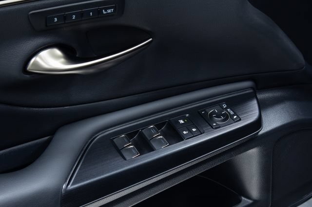 Used 2021 Lexus ES 350 F Sport w/ Accessory Package FWD image 12