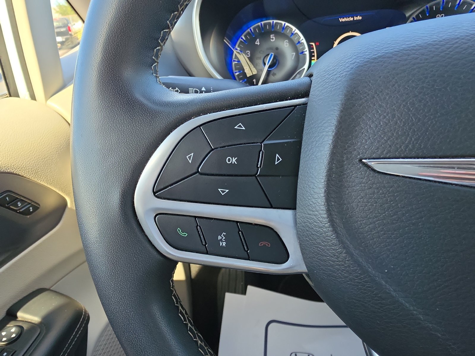 Used 2024 Chrysler Pacifica Touring-L FWD image 22