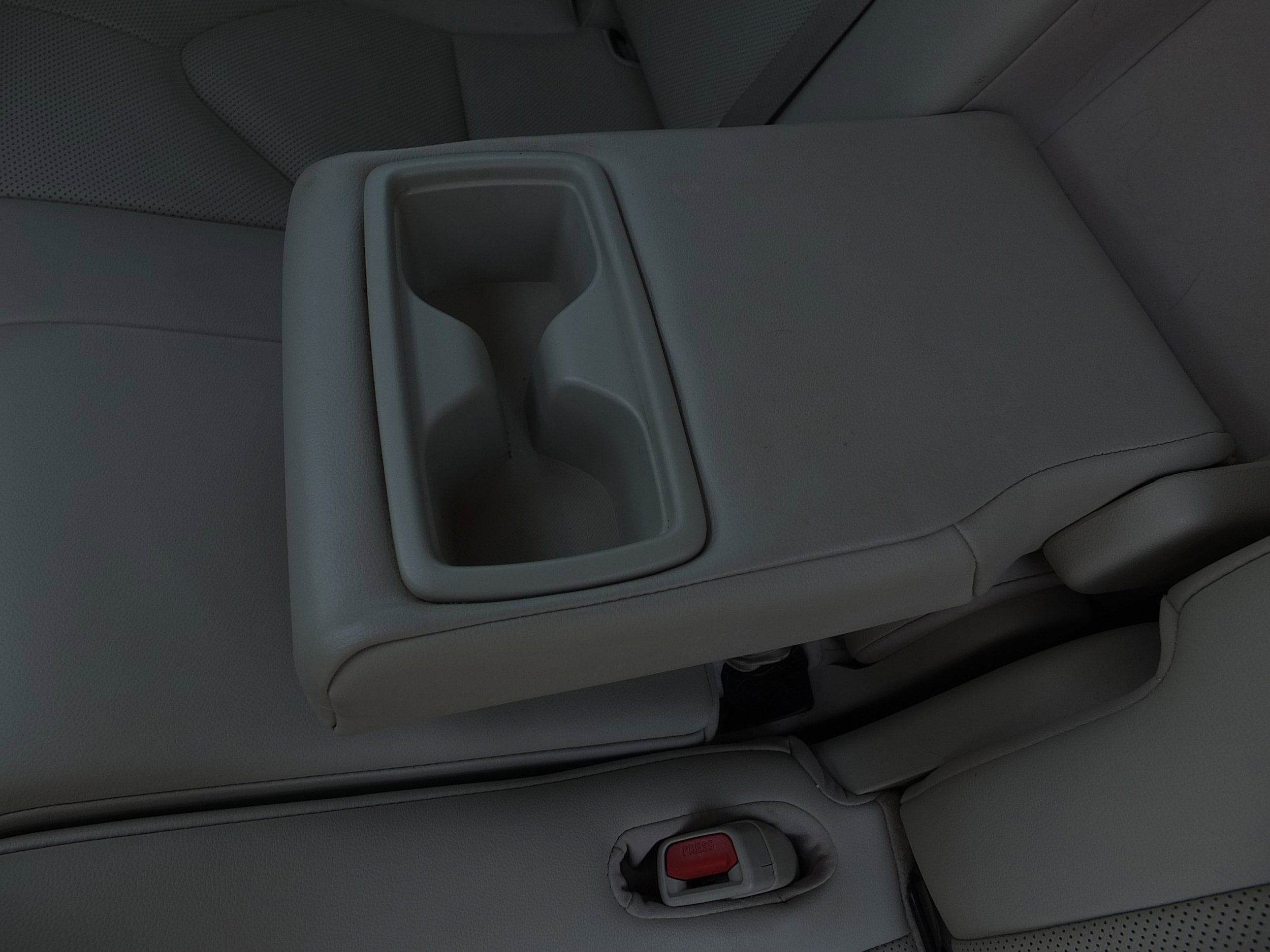 Used 2020 Toyota Highlander Limited FWD image 19