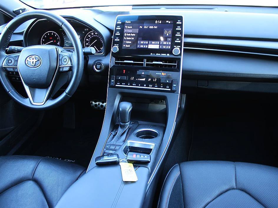 Used 2020 Toyota Avalon XSE w/ Preferred Accessory Package FWD image 19