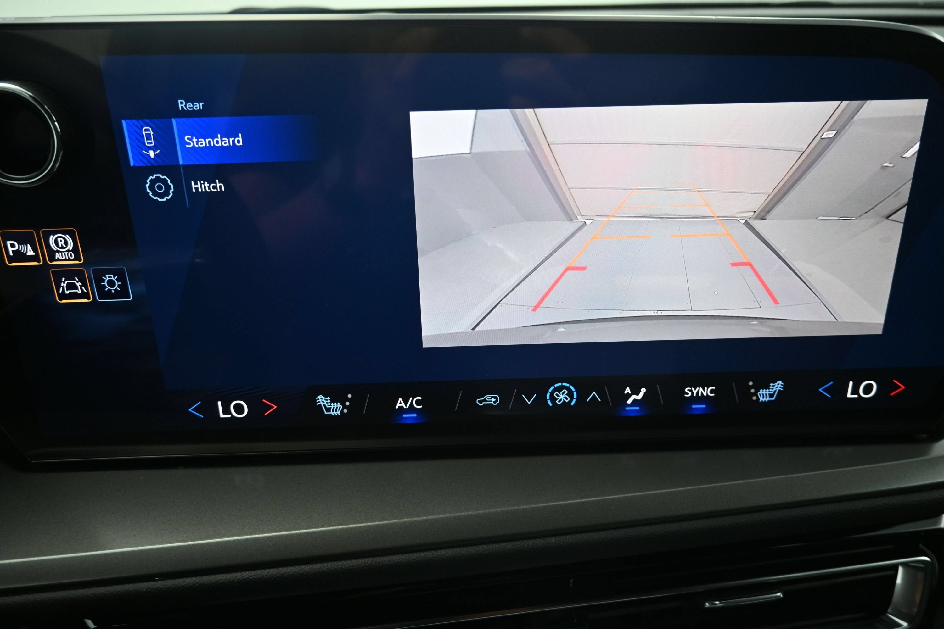 New 2027 Chevrolet Traverse LT w/ Sun and Wheel Package FWD image 18