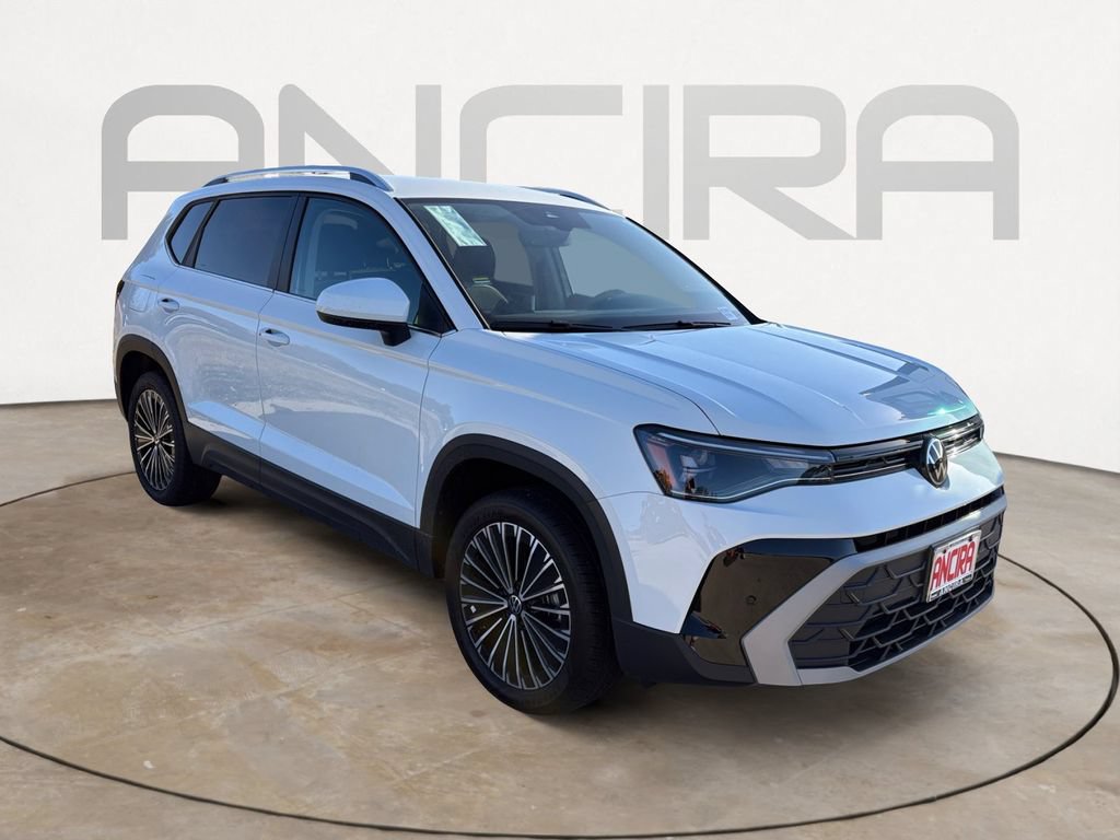 Used 2026 Volkswagen Taos SE FWD image 2