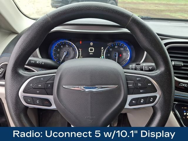 Used 2021 Chrysler Pacifica Touring AWD/4WD image 4