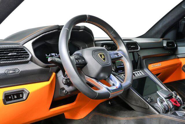 Used 2024 Lamborghini Urus S AWD/4WD image 3
