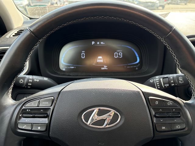 Used 2024 Hyundai Venue SEL FWD image 19