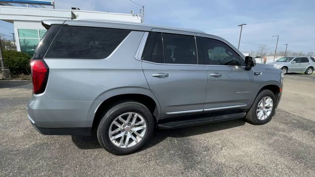 Used 2024 GMC Yukon SLT w/ SLT Premium Package image 2