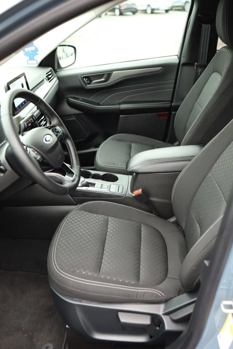 Used 2025 Ford Escape Active w/ Cold Weather Package AWD/4WD image 18
