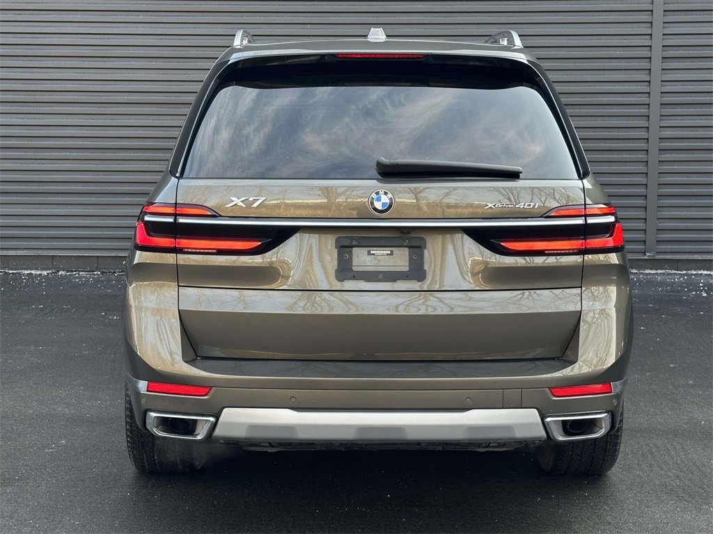 Used 2023 BMW X7 xDrive40i w/ Parking Assistance Package image 4