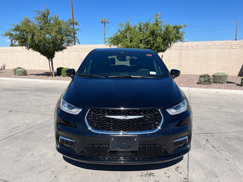 Used 2026 Chrysler Pacifica Select FWD image 2