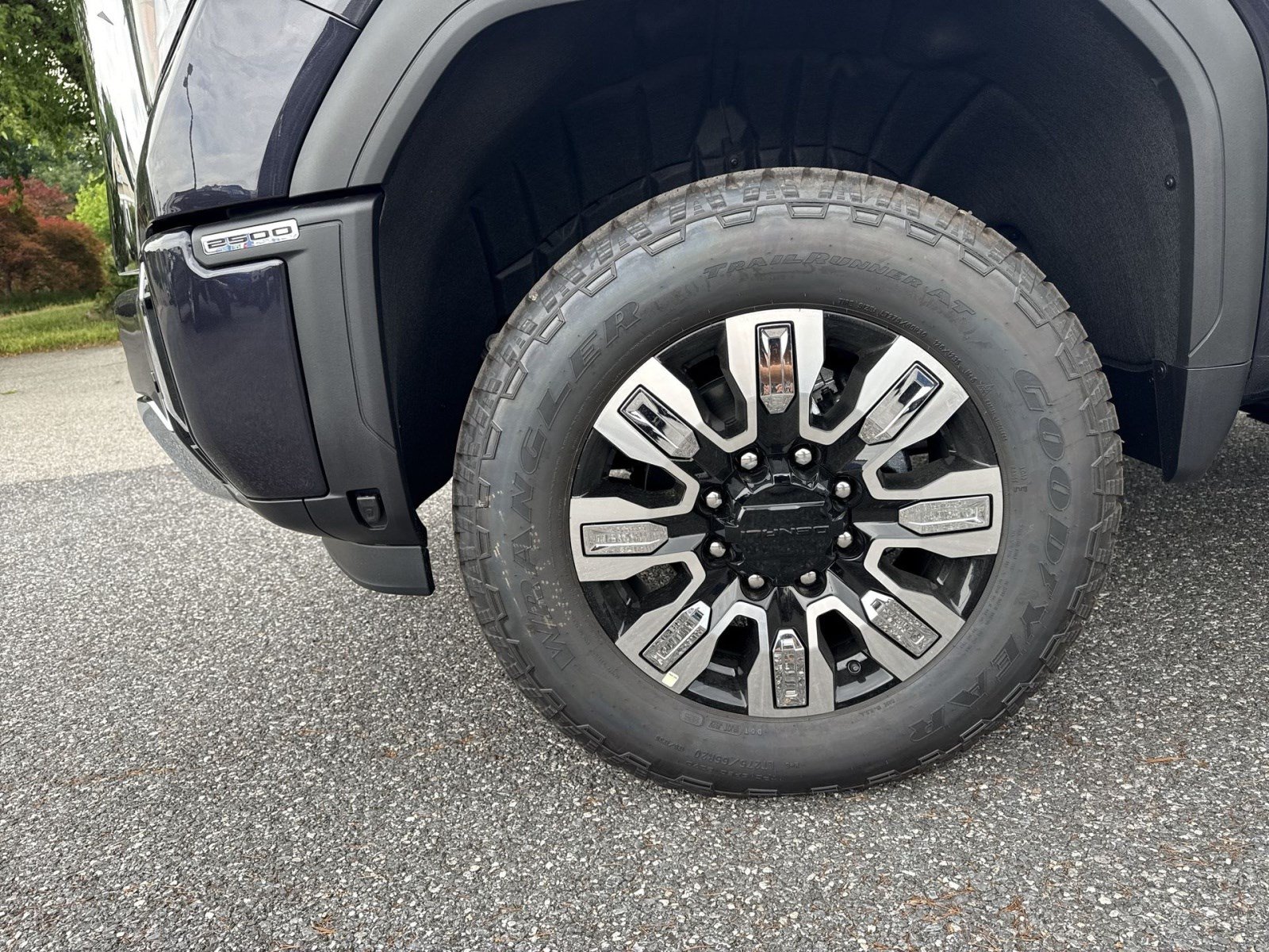New 2026 GMC Sierra 2500 Denali w/ Denali Reserve Package AWD/4WD image 8