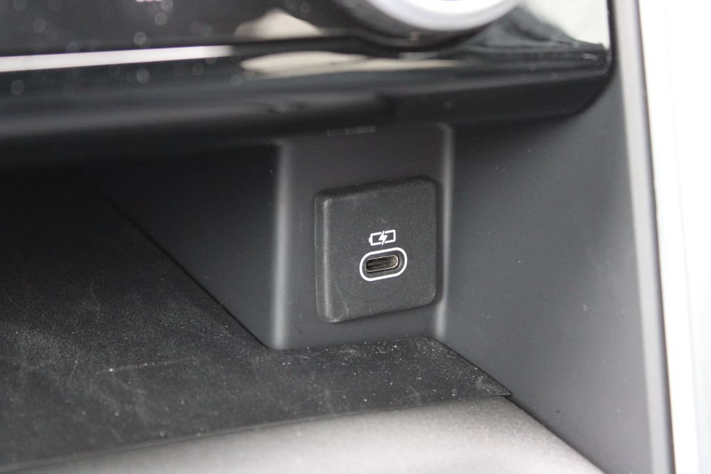 Certified 2025 Land Rover Discovery S AWD/4WD image 19