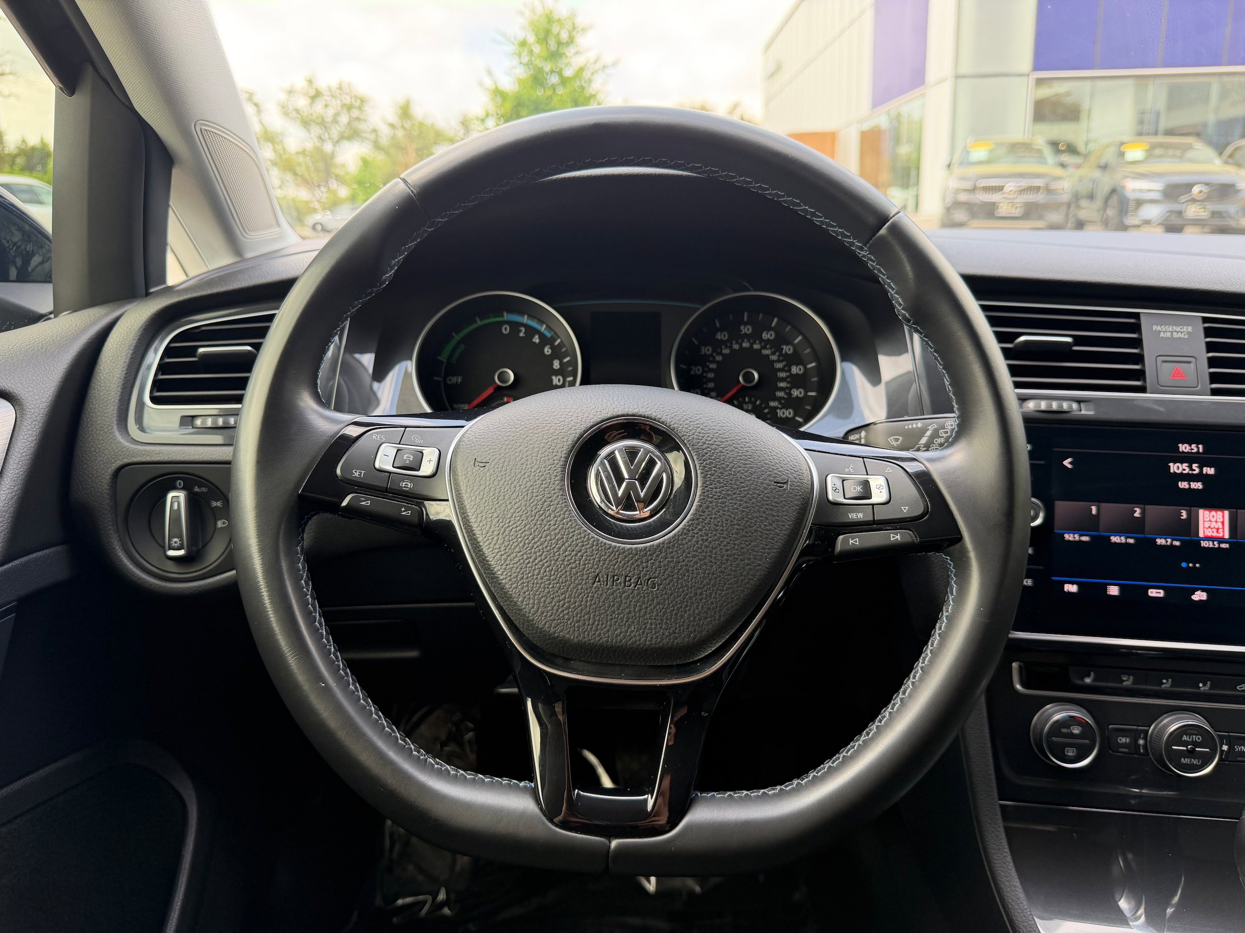 Used 2019 Volkswagen e-Golf SE FWD image 16