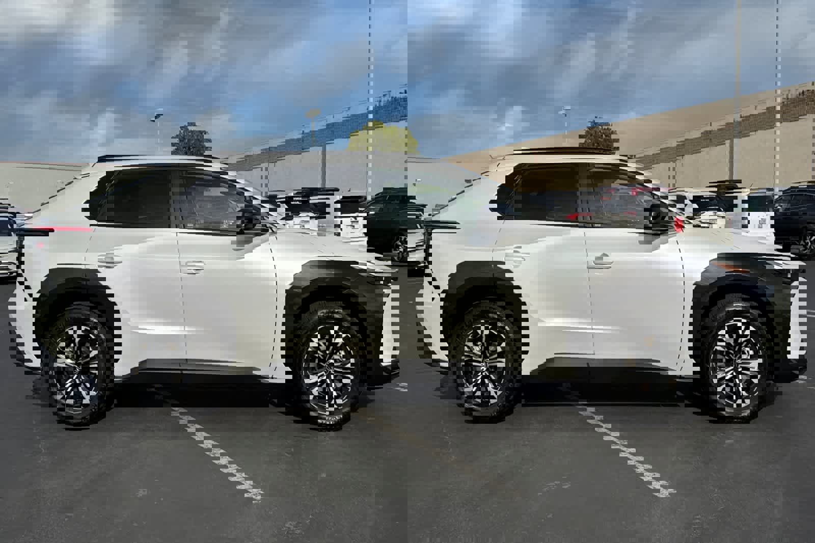 Used 2025 Toyota bZ4X FWD image 6