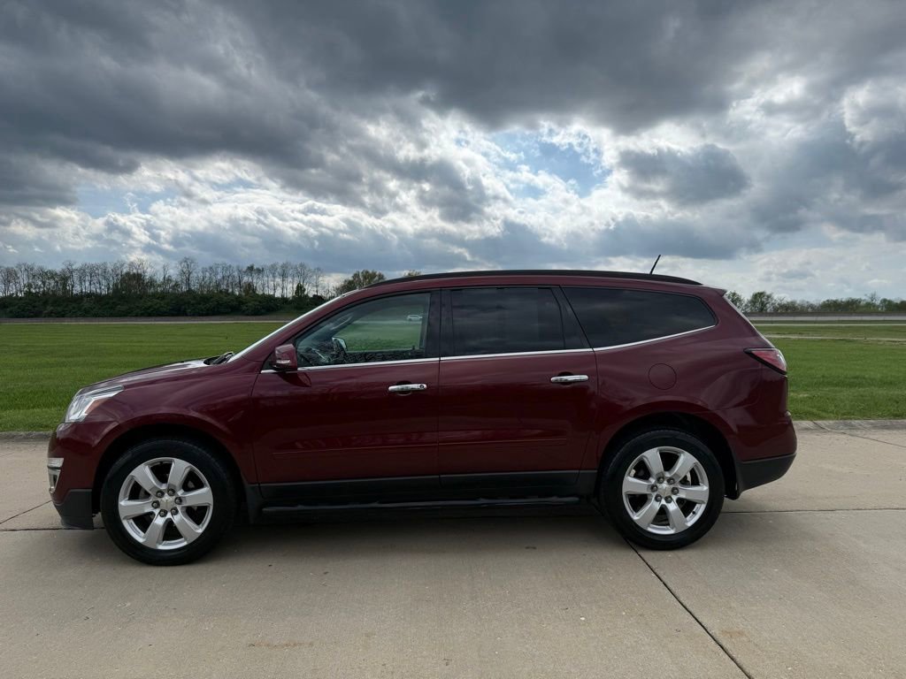 Used 2017 Chevrolet Traverse LT w/ Style and Technology Package image 8