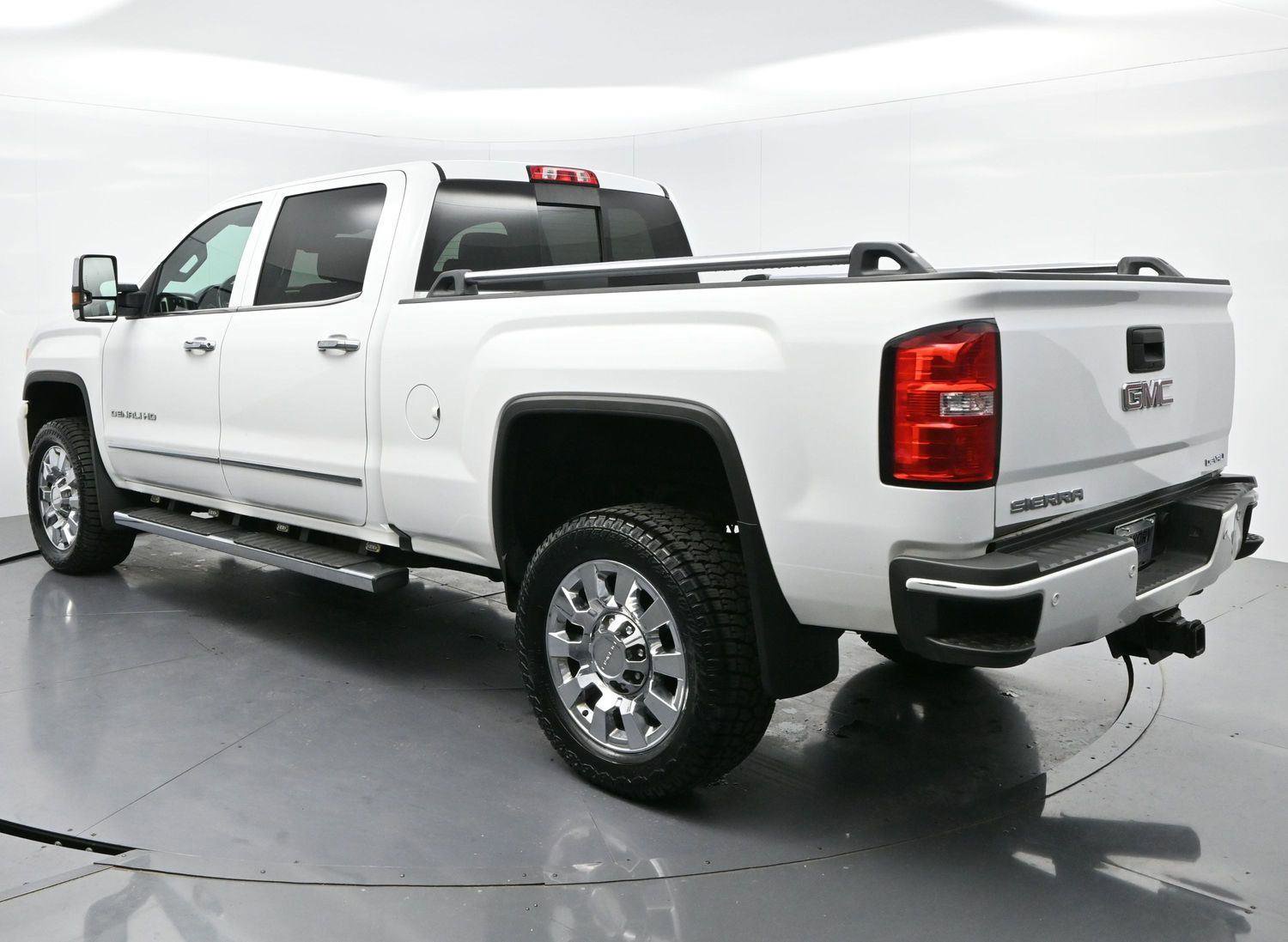 Used 2019 GMC Sierra 2500 Denali w/ Duramax Plus Package AWD/4WD image 5