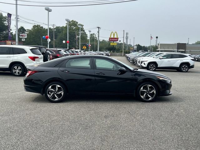Used 2023 Hyundai Elantra SEL w/ Convenience Package image 2