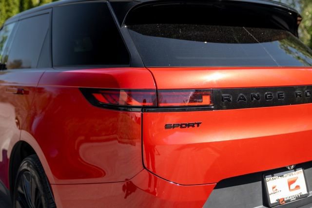 Used 2024 Land Rover Range Rover Sport SE AWD/4WD image 17
