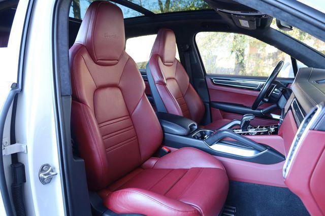 Used 2021 Porsche Cayenne Turbo w/ Premium Package Plus AWD/4WD image 27