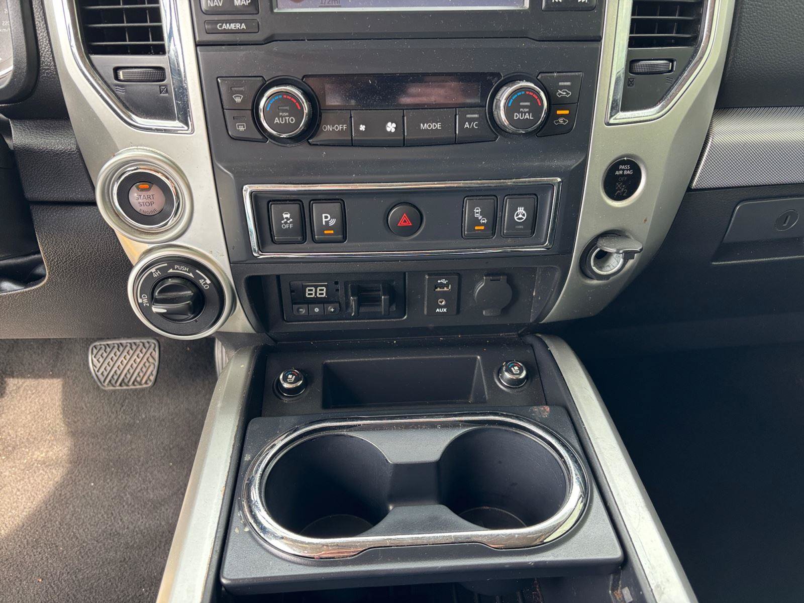 Used 2018 Nissan Titan PRO-4X w/ Pro-4x Convenience Package AWD/4WD image 10