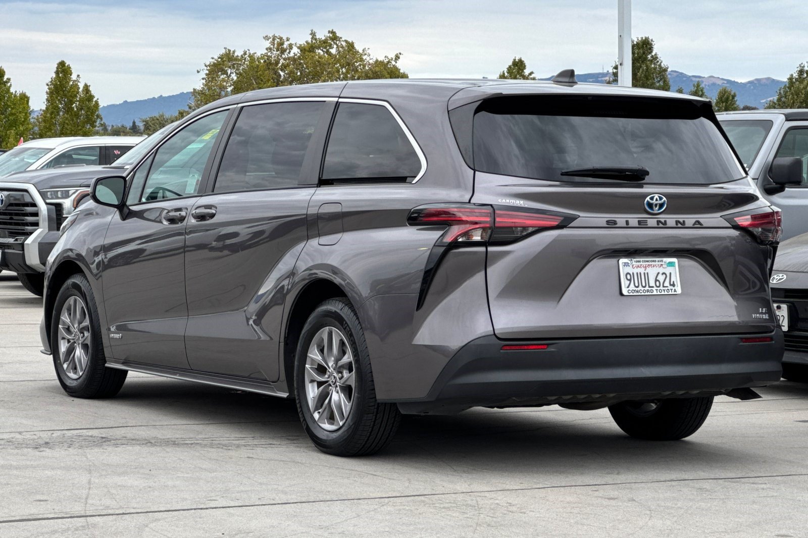 Certified 2021 Toyota Sienna LE FWD image 3