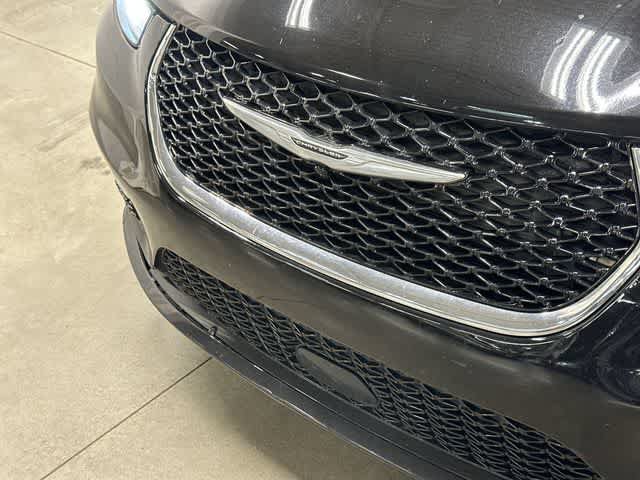 Used 2024 Chrysler Pacifica Touring-L FWD image 29