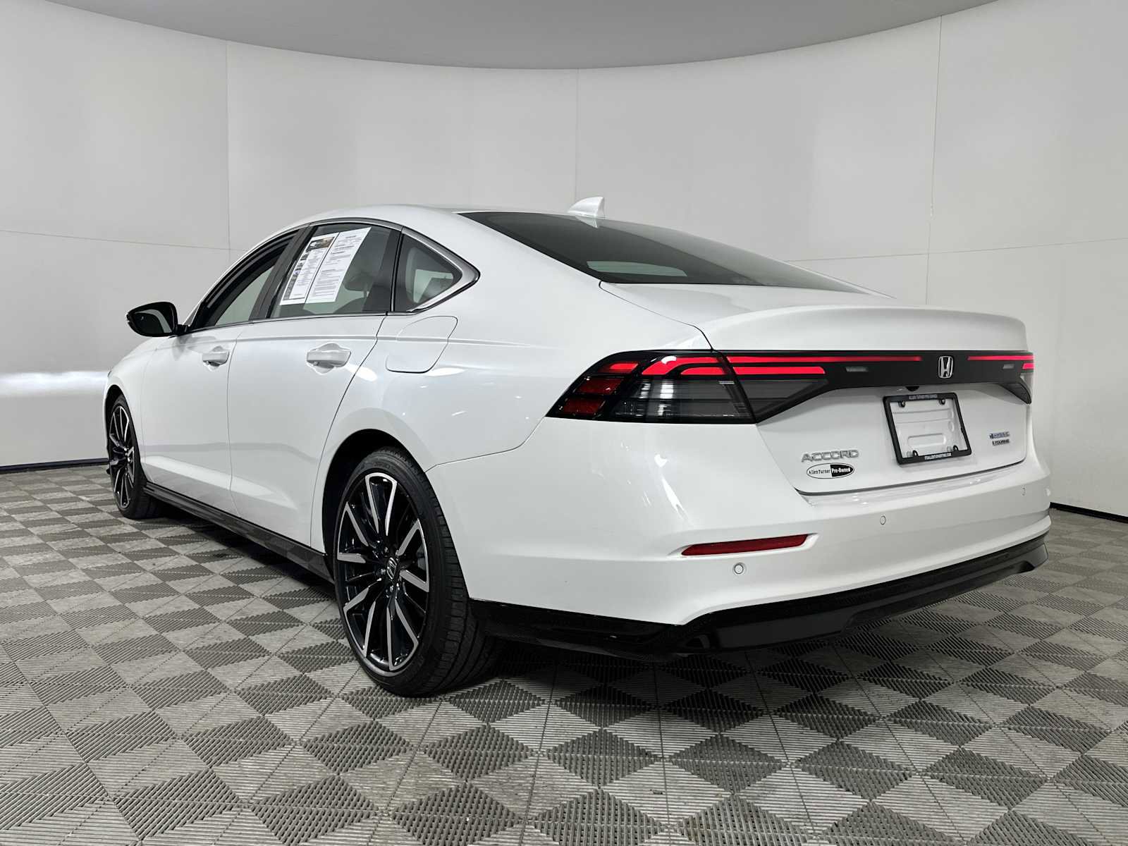 Used 2024 Honda Accord Touring image 6