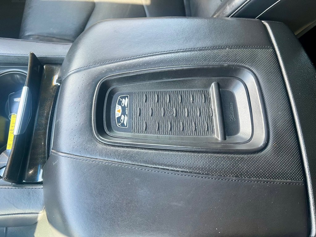 Used 2017 Cadillac Escalade ESV Platinum image 38