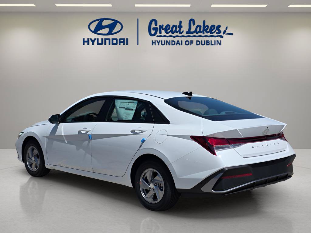 New 2026 Hyundai Elantra SE FWD image 3