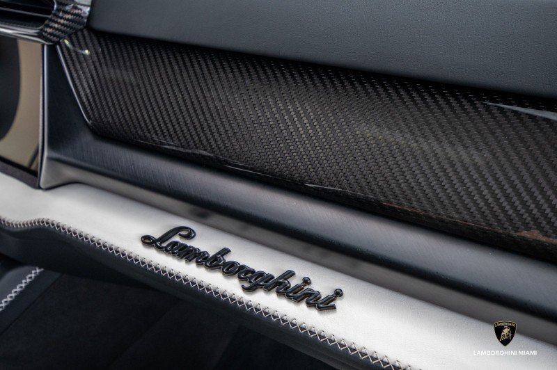 Used 2025 Lamborghini Urus SE image 67