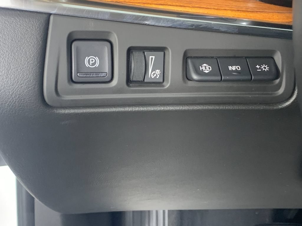 Used 2019 Cadillac XT5 Platinum AWD/4WD image 16