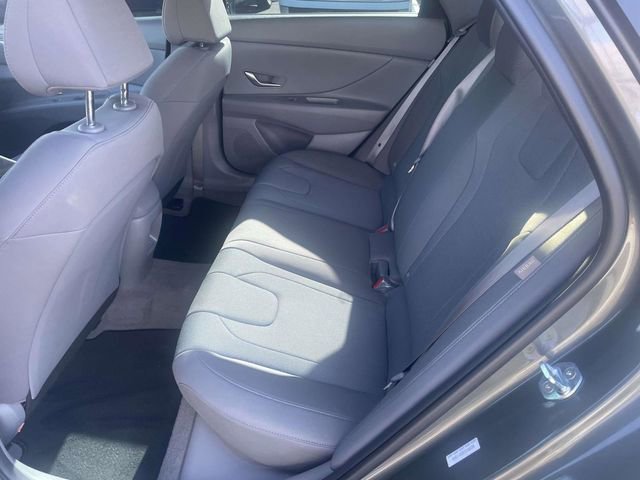 Used 2026 Hyundai Elantra SE image 9