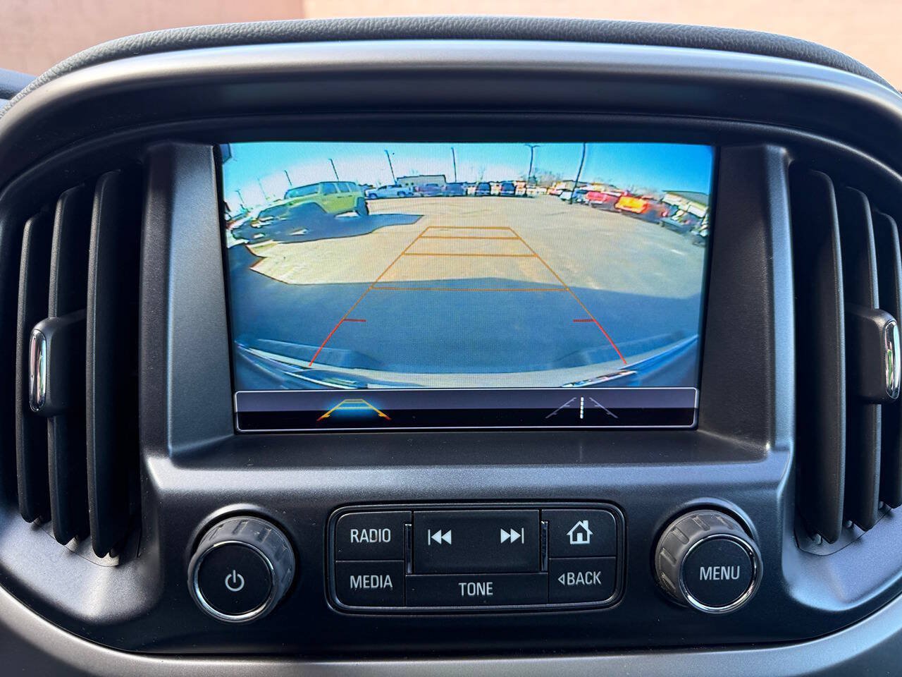 Used 2018 Chevrolet Colorado Z71 AWD/4WD image 16