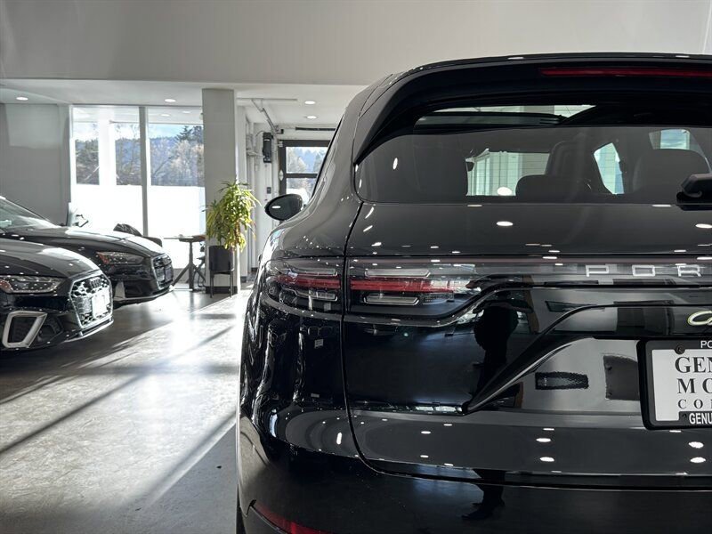 Used 2023 Porsche Cayenne image 50