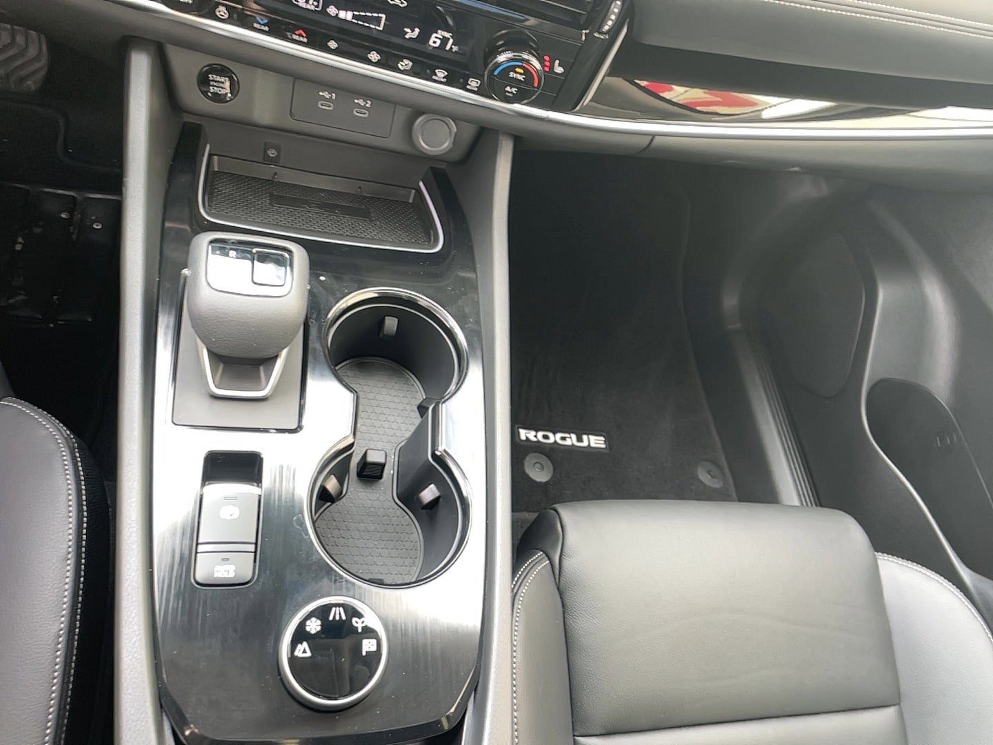 Used 2025 Nissan Rogue SL w/ Tech Package image 14