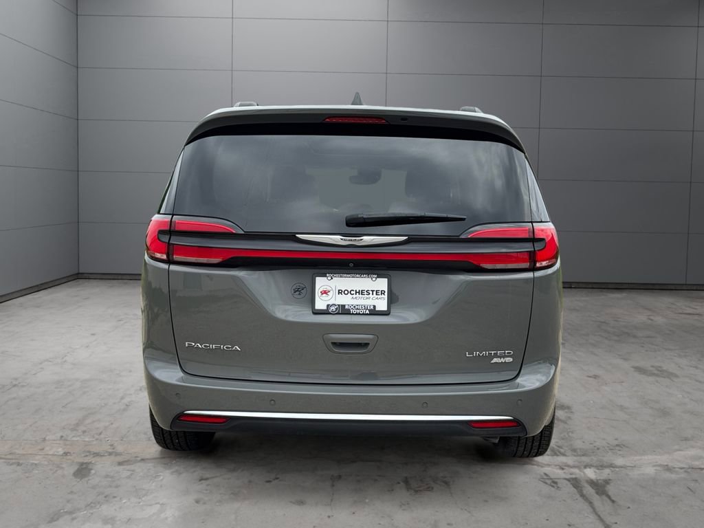 Used 2022 Chrysler Pacifica Limited w/ Uconnect Theater Family Group AWD/4WD image 4