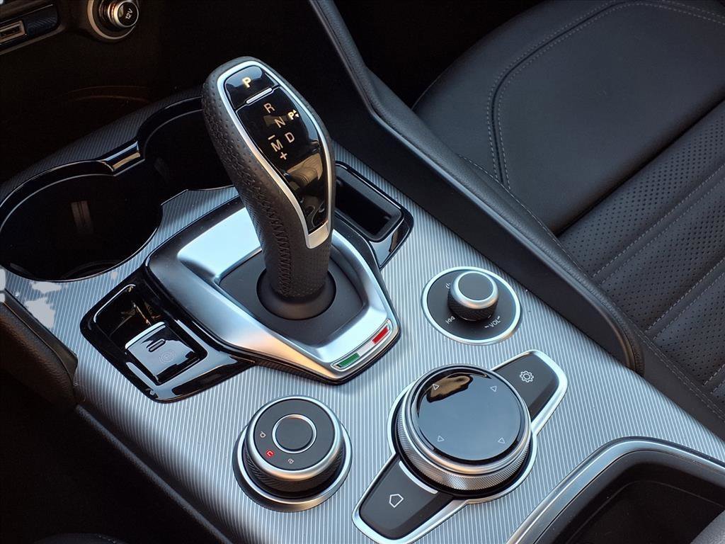 New 2025 Alfa Romeo Giulia w/ Veloce Package Rwd image 15
