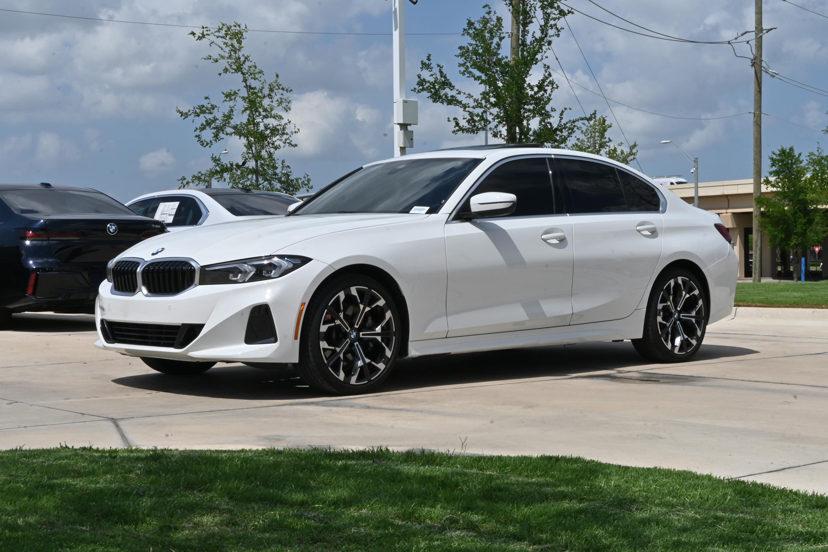 Certified 2025 BMW 330i Sedan w/ Convenience Package RWD image 5