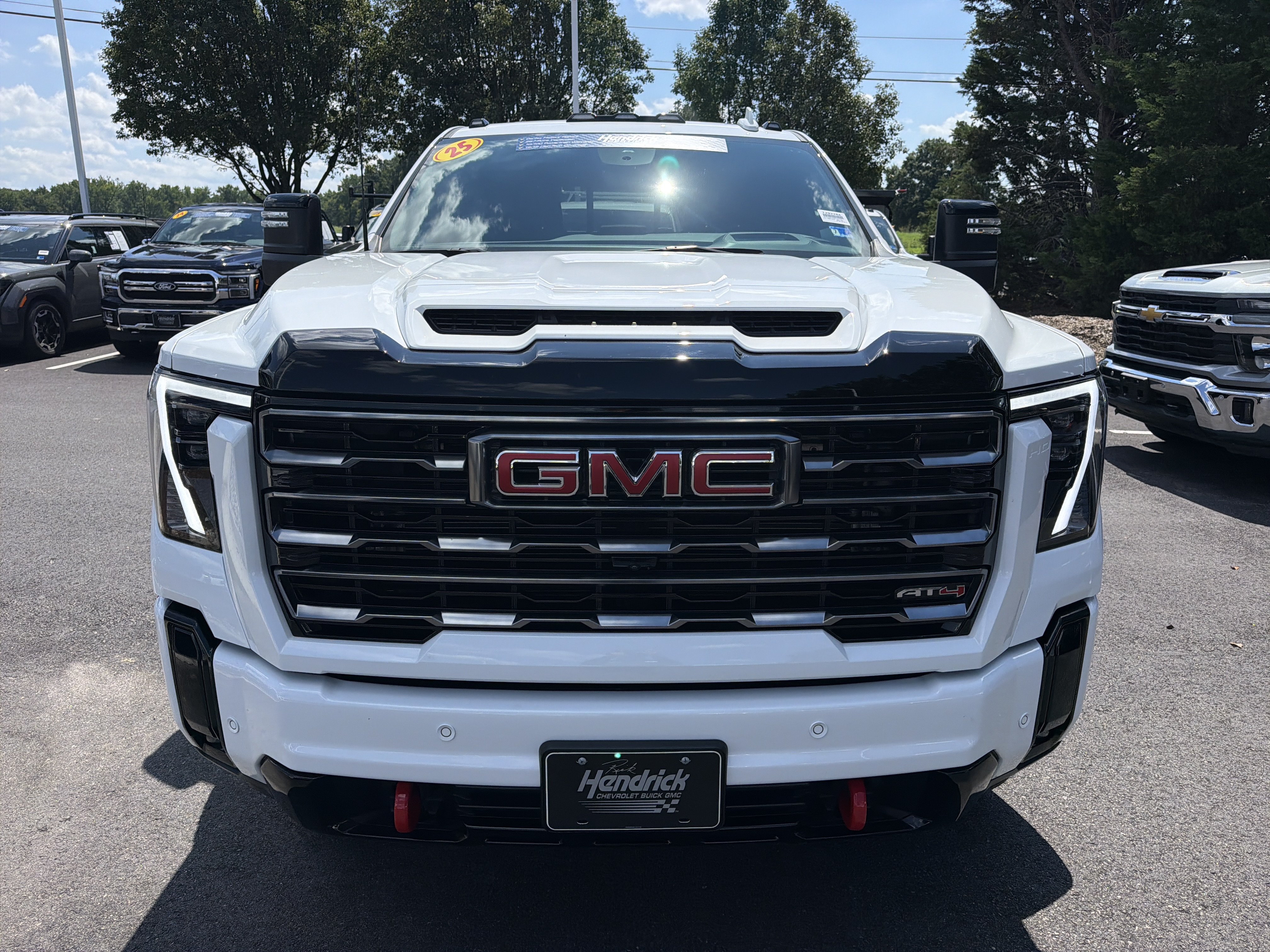 Used 2025 GMC Sierra 2500 AT4 w/ AT4 Premium Plus Package AWD/4WD image 3