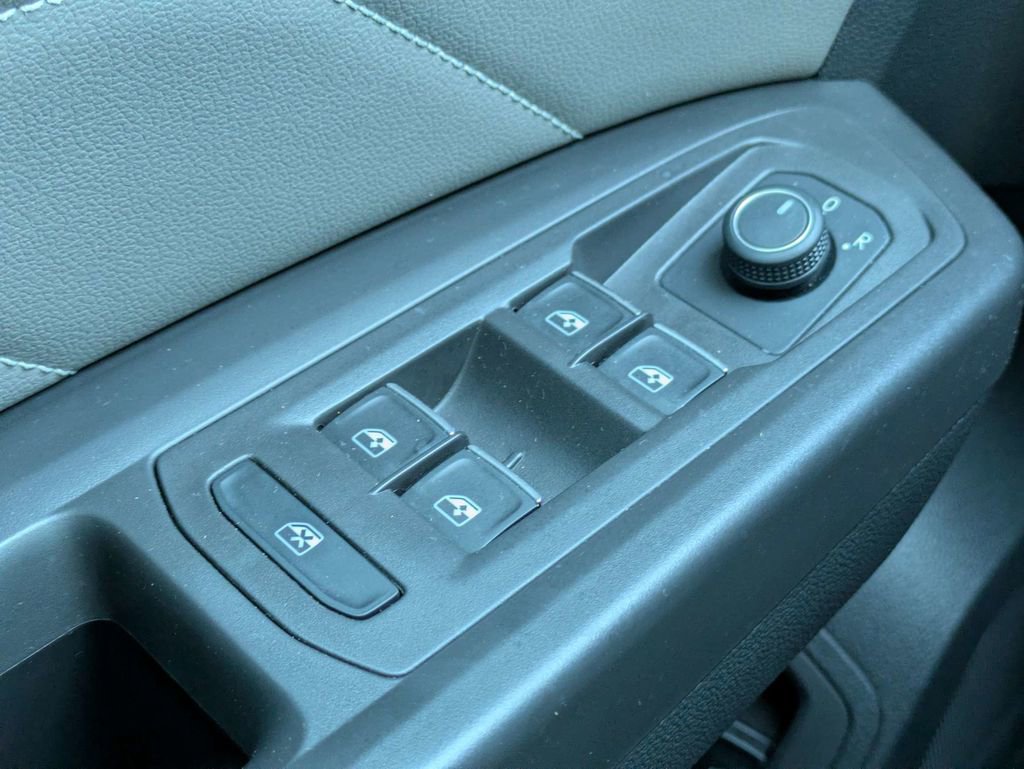 Used 2023 Volkswagen Atlas SE image 33