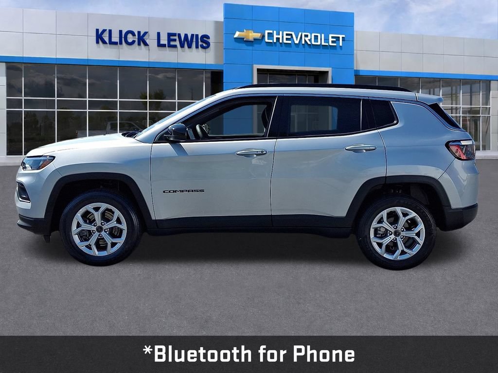 Used 2025 Jeep Compass Latitude AWD/4WD image 4