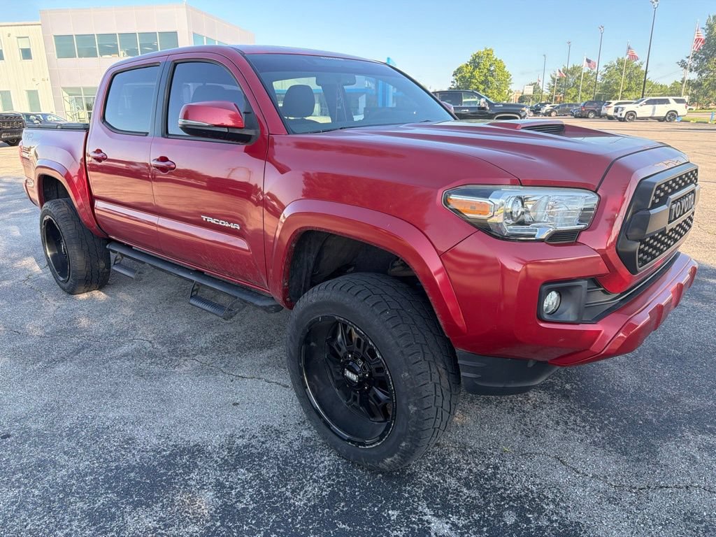 Used 2017 Toyota Tacoma SR5 AWD/4WD image 2