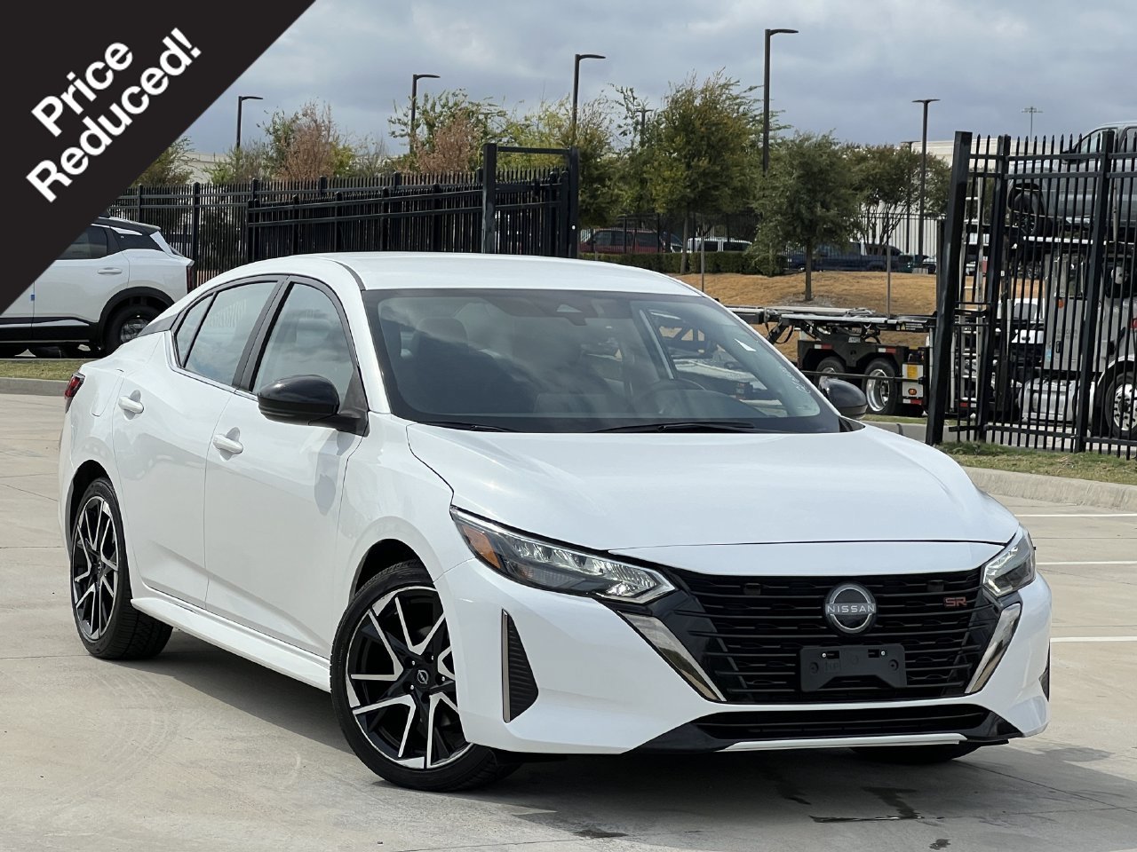 Used 2025 Nissan Sentra SR FWD image 1