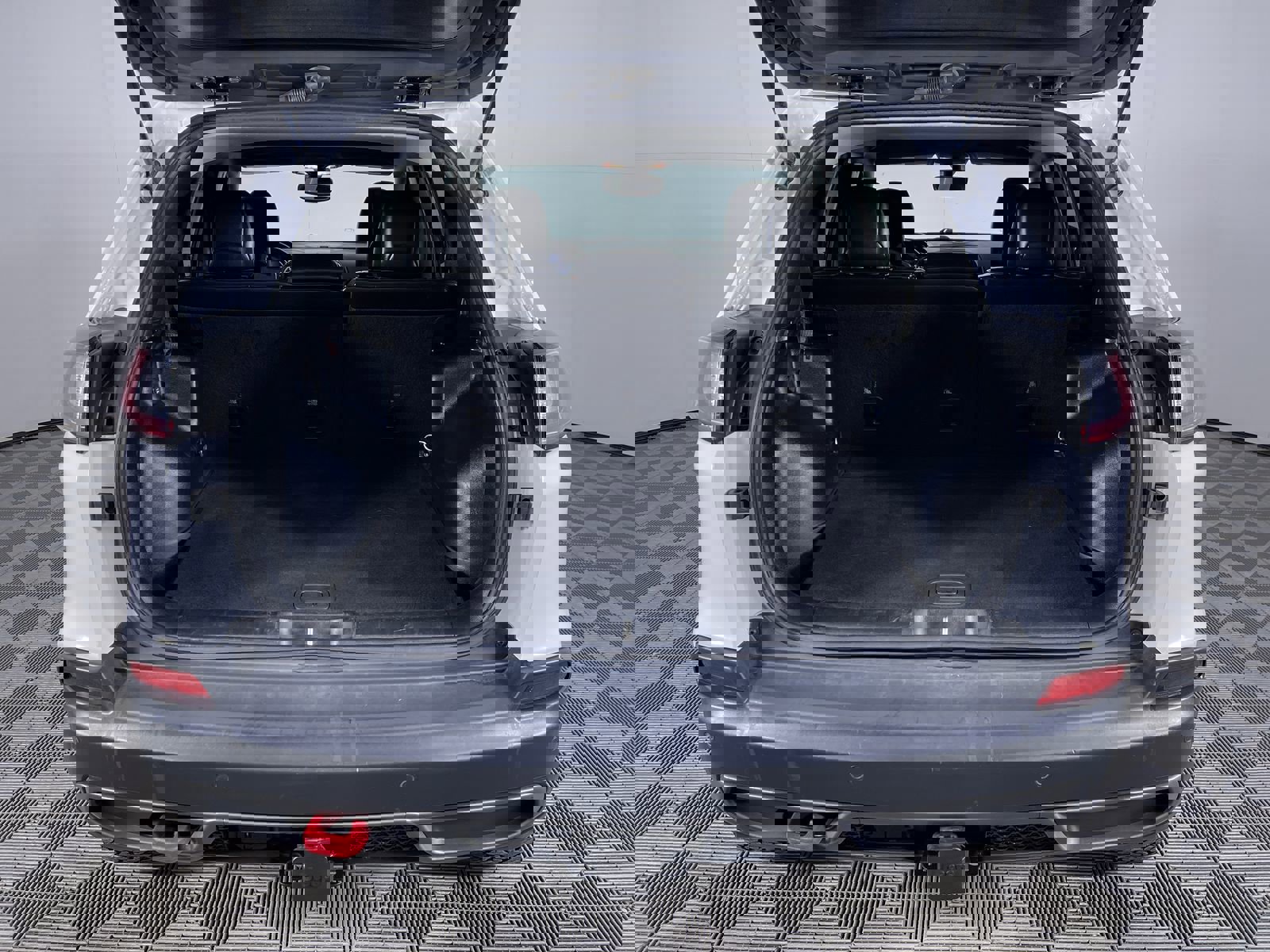 Used 2019 Jeep Cherokee Trailhawk image 24