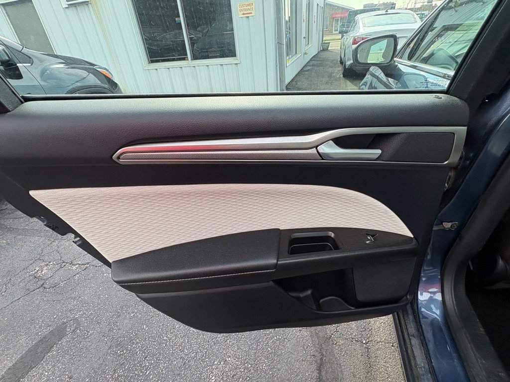 Used 2019 Ford Fusion SE w/ Equipment Group 151A FWD image 10
