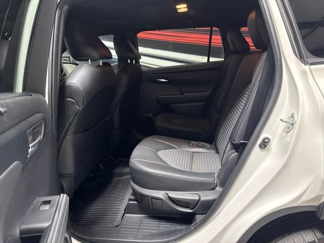 Used 2021 Toyota Highlander XSE AWD/4WD image 14